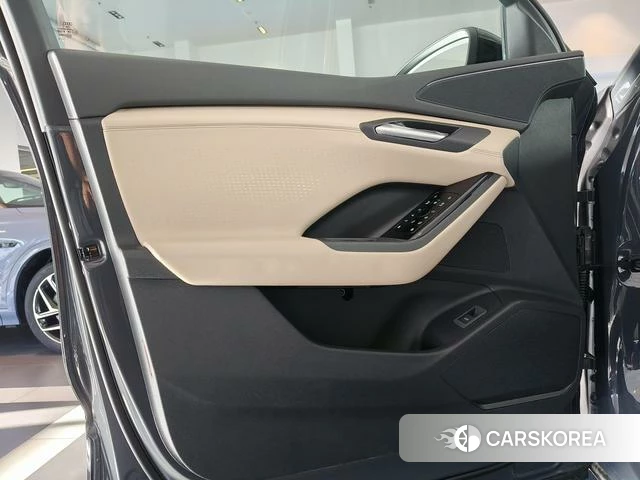 Audi Q6L 2026 Темно-серый из Китая, фото 2