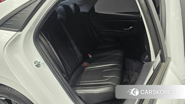 Hyundai Avante Hybrid (CN7) 2023 Белый из Кореи, фото 2