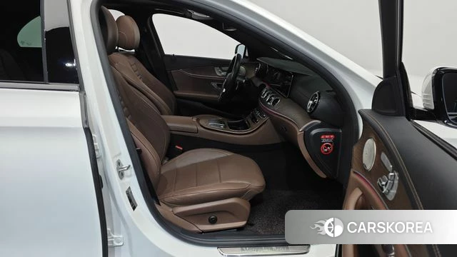 Mercedes-Benz E-Class W213 2021 Белый из Кореи, фото 2