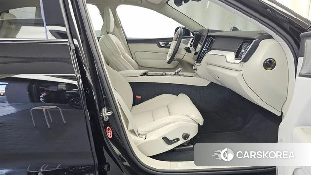Volvo XC60 second Generation 2026 Черный из Кореи, фото 2