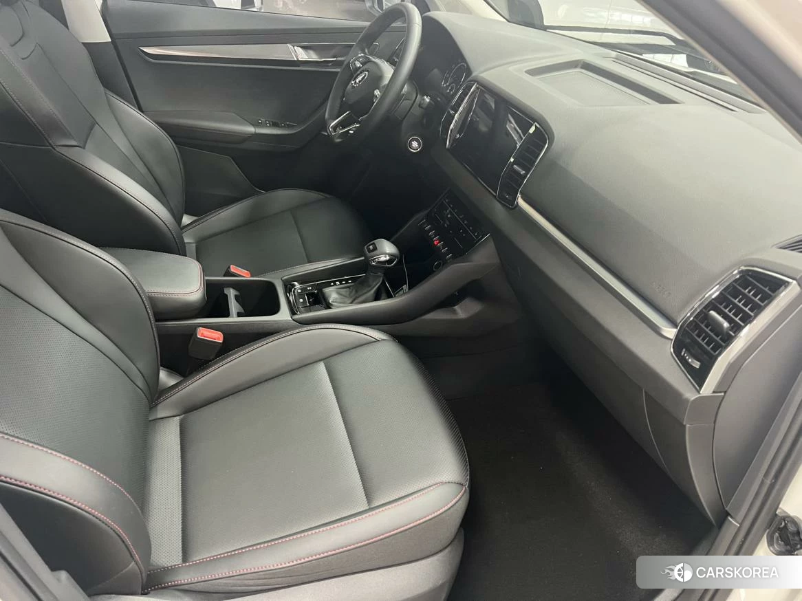 Skoda Karoq 2021 Белый из Китая, фото 2