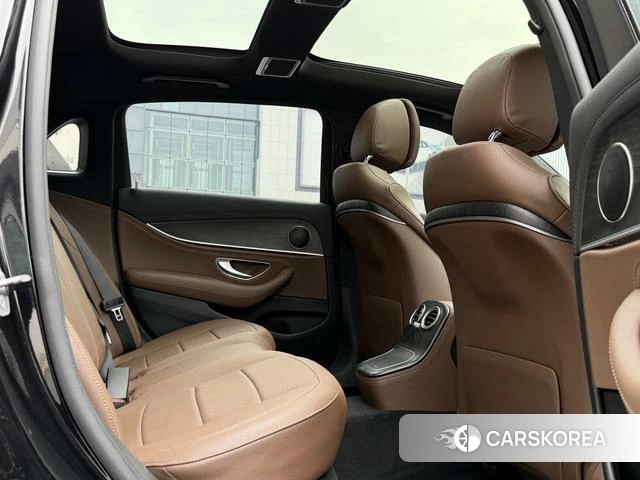 Mercedes-Benz E-Class 2021 Черный из Китая, фото 2
