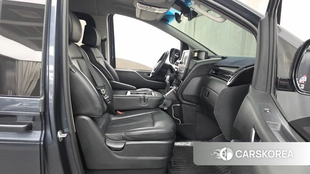 Hyundai Staria 2023 Серый из Кореи, фото 2