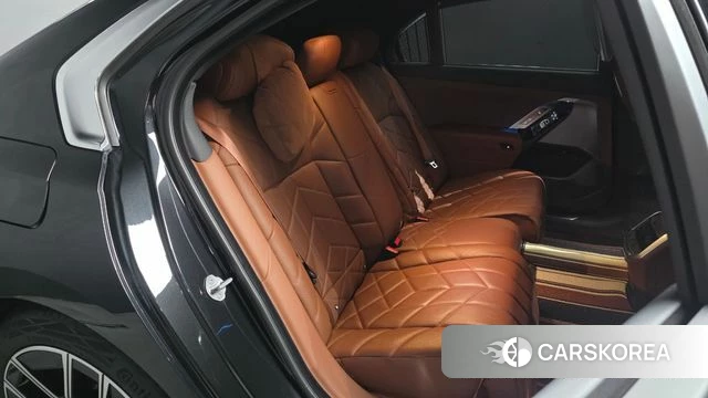 BMW i7 (G70) 2023 Черный из Кореи, фото 2