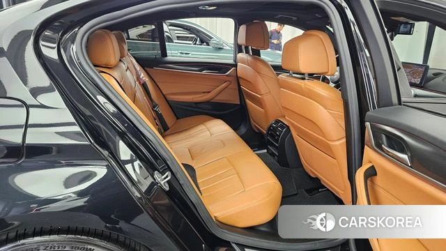 BMW 5 Series (G30) 2021 Черный из Кореи, фото 2