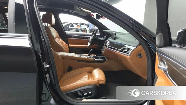 BMW 7 Series (G11) 2021 Черный из Кореи, фото 2