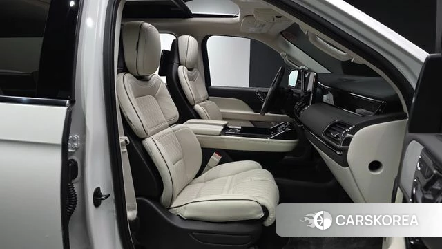 Lincoln Navigator 4th generation 2021 Белый из Кореи, фото 2