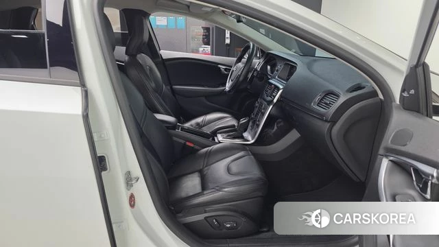 Volvo V40 2018 Белый из Кореи, фото 2