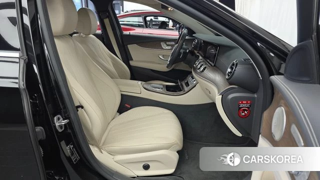 Mercedes-Benz E-Class W213 2022 Черный из Кореи, фото 2