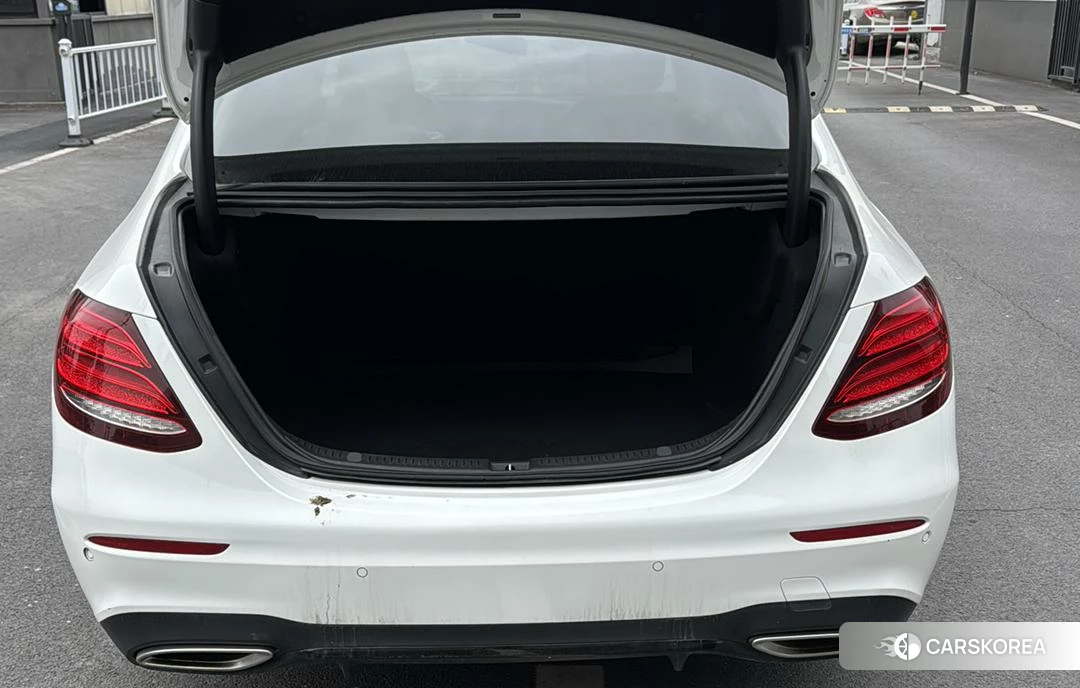 Mercedes-Benz E-Class 2019 Белый из Китая, фото 2