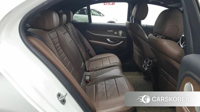 Mercedes-Benz E-Class W213 2021 Белый из Кореи, фото 2
