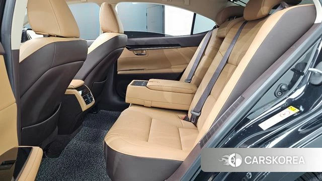 Lexus New ES300h 2018 Серый из Кореи, фото 2