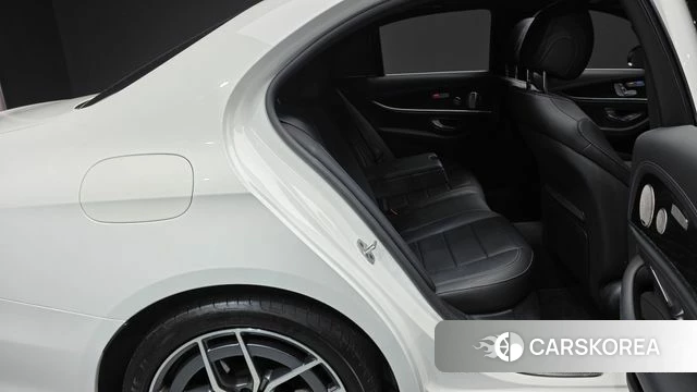 Mercedes-Benz E-Class W213 2022 Белый из Кореи, фото 2