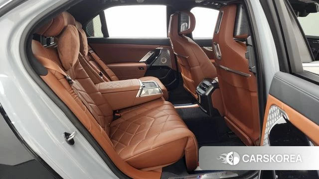 BMW i7 (G70) 2023 Черный из Кореи, фото 2