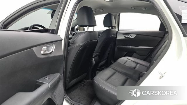 Kia The New K3 2nd generation 2021 Белый из Кореи, фото 2