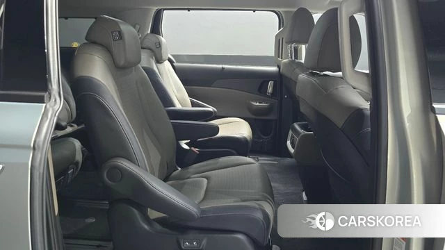 Kia The New Carnival 4th Generation 2025 Серебристо-серый из Кореи, фото 2