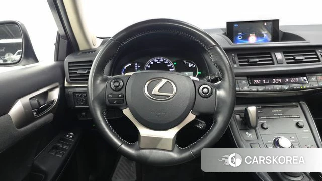 Lexus CT200h 2018 Белый из Кореи, фото 2