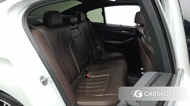 BMW 5 Series (G30) 2019 Белый из Кореи, фото 2