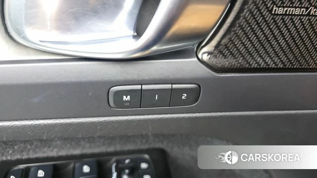 Volvo XC40 2021 Белый из Кореи, фото 2