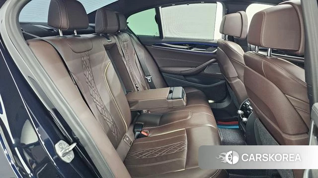 BMW 5 Series (G30) 2022 Черный из Кореи, фото 2