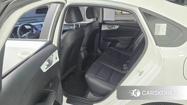 Kia The New K3 2nd generation 2023 Белый из Кореи, фото 2