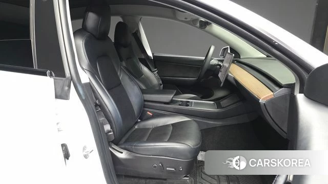 Tesla Model Y 2021 Белый из Кореи, фото 2