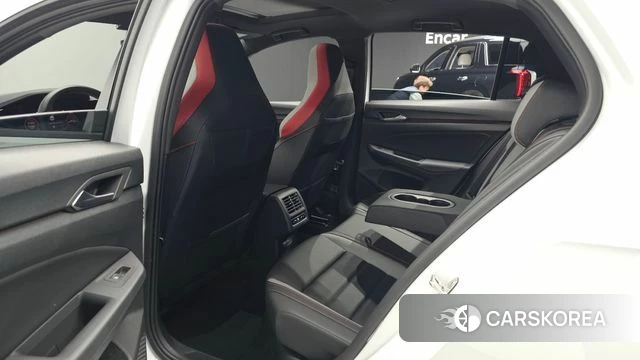 Volkswagen Golf 8th Generation 2024 Белый из Кореи, фото 2