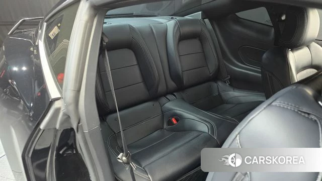 Ford Mustang 7th Generation 2024 Черный из Кореи, фото 2