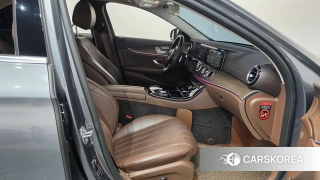 Mercedes-Benz E-Class W213 2018 Серый из Кореи, фото 2