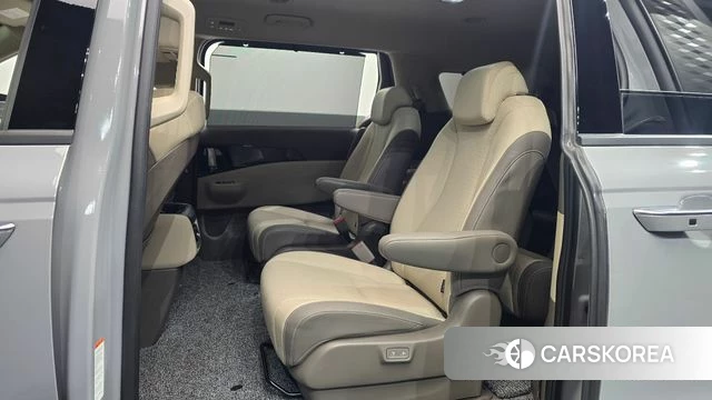 Kia The New Carnival 4th Generation 2025 Серебристо-серый из Кореи, фото 2