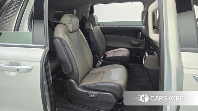 Kia The New Carnival 4th Generation 2024 Серебристо-серый из Кореи, фото 2