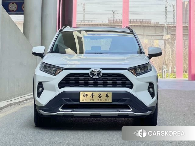 Toyota RAV4 2024 Белый из Китая, фото 2