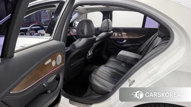 Mercedes-Benz E-Class W213 2018 Белый из Кореи, фото 2