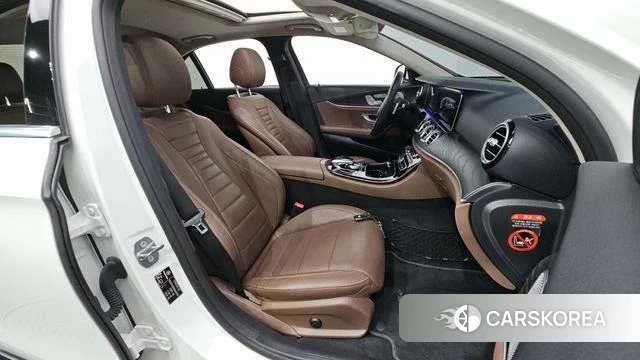 Mercedes-Benz E-Class W213 2018 Белый из Кореи, фото 2