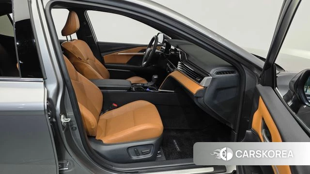 Toyota Camry (XV80) 2025 Серый из Кореи, фото 2