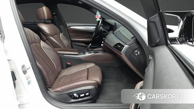BMW 5 Series (G30) 2019 Белый из Кореи, фото 2