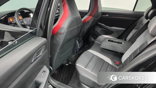 Volkswagen Golf 8th Generation 2024 Черный из Кореи, фото 2