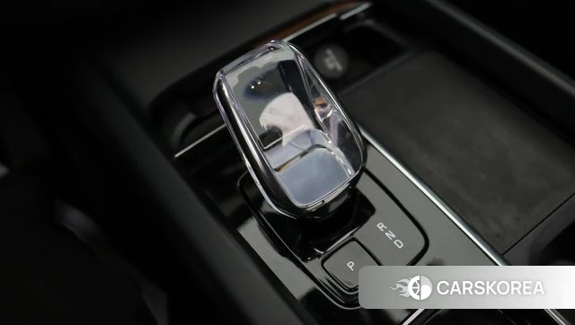 Volvo XC60 second Generation 2024 Белый из Кореи, фото 2