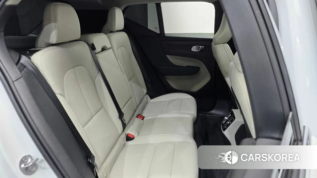 Volvo XC40 2025 Белый из Кореи, фото 2