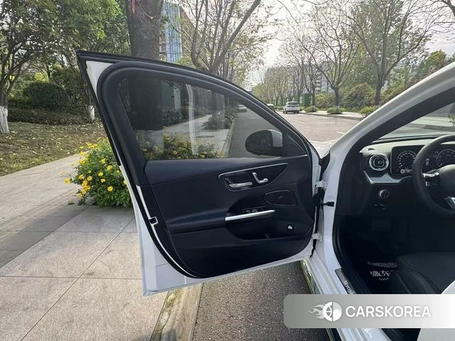 Mercedes-Benz C-class 2024 Белый из Китая, фото 2