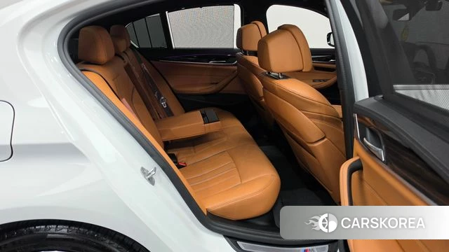 BMW 5 Series (G30) 2022 Белый из Кореи, фото 2