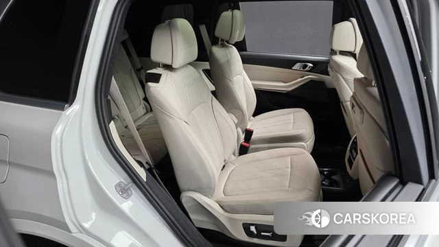 BMW X7 (G07) 2025 Белый из Кореи, фото 2