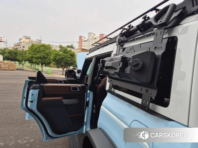 Ford Bronco 6th Generation 2023 Небесно-голубой из Кореи, фото 2