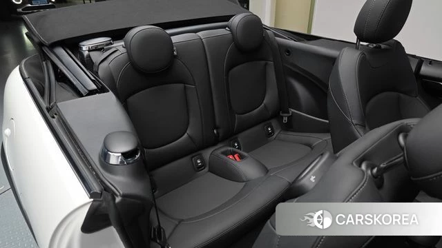 Mini Cooper Convertible 2024 Белый из Кореи, фото 2