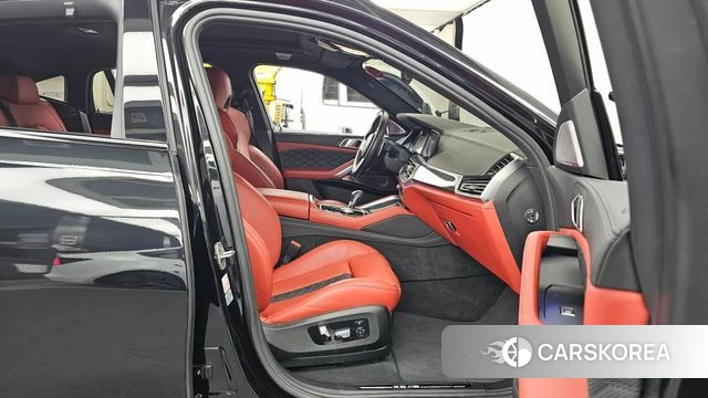 BMW X6M (G06) 2021 Черный из Кореи, фото 2