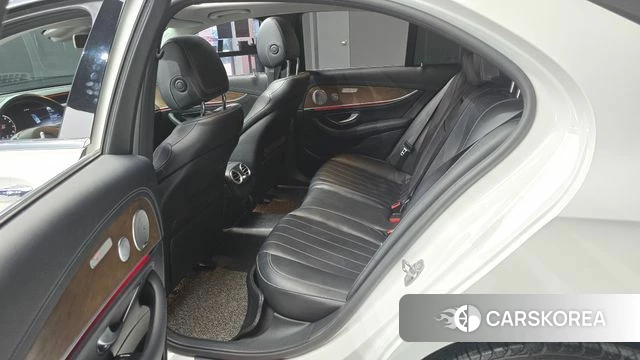 Mercedes-Benz E-Class W213 2018 Белый из Кореи, фото 2
