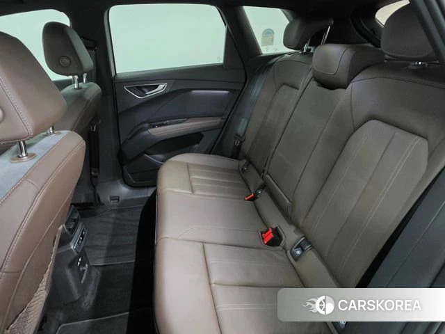 Audi Q4 e-Tron (F4) 2025 Белый из Кореи, фото 2
