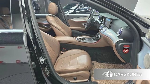 Mercedes-Benz E-Class W213 2019 Черный из Кореи, фото 2
