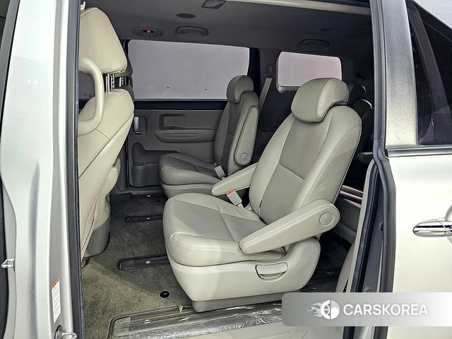 Kia The New Carnival 2019 Светло-серебряный цвет из Кореи, фото 2