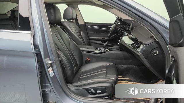 BMW 5 Series (G30) 2018 Серый из Кореи, фото 2